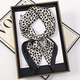 Foulard en Soie noir et blanc Léopard