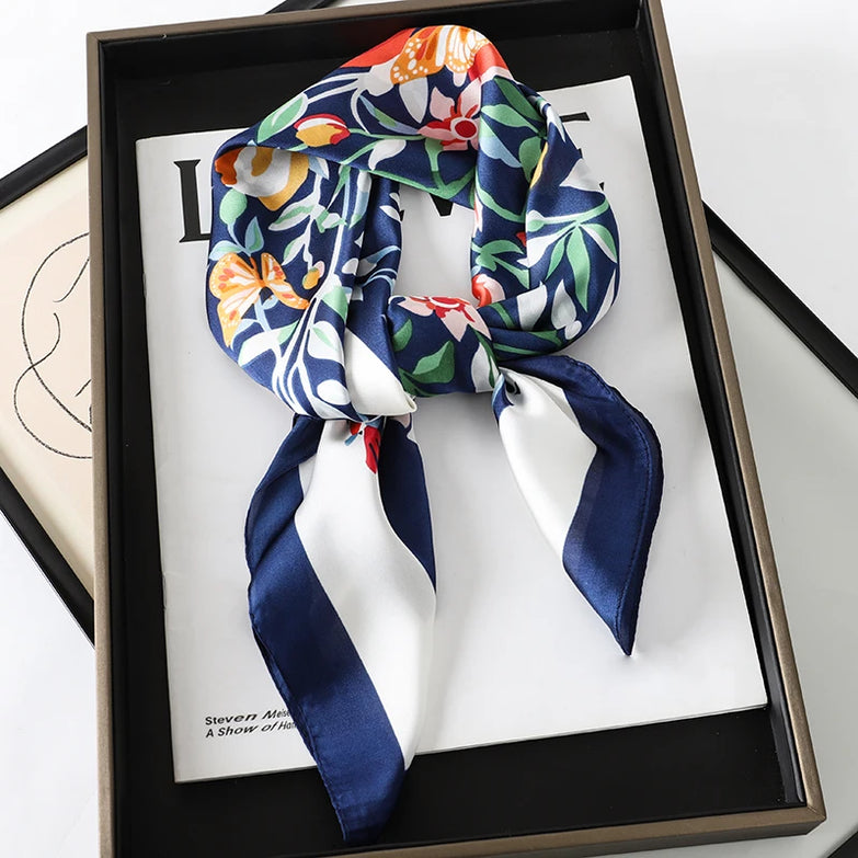 Foulard en Soie Bleu à Fleurs